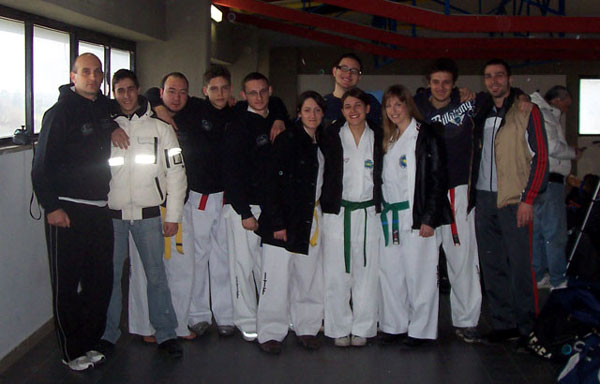 Seniores e Juniores del Team Rinaldi partecipanti all'VII Torneo Citt di Latina di Taekwon-Do